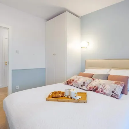 Lux Tukan B004, Polanki Aqua -