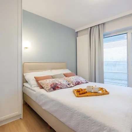 Lux Tukan B004, Polanki Aqua -